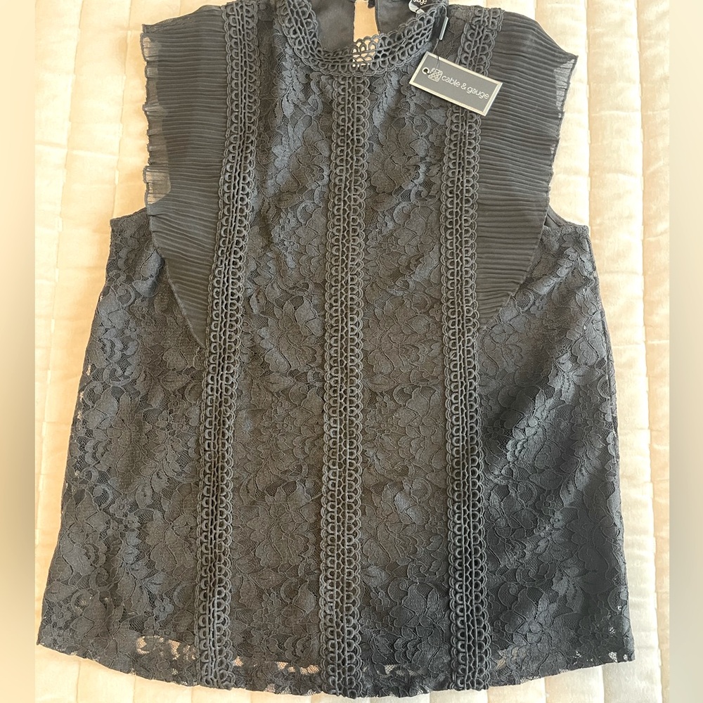 CABLE & GAUGE  Black lace top. Women’s size M 🖤 NWT